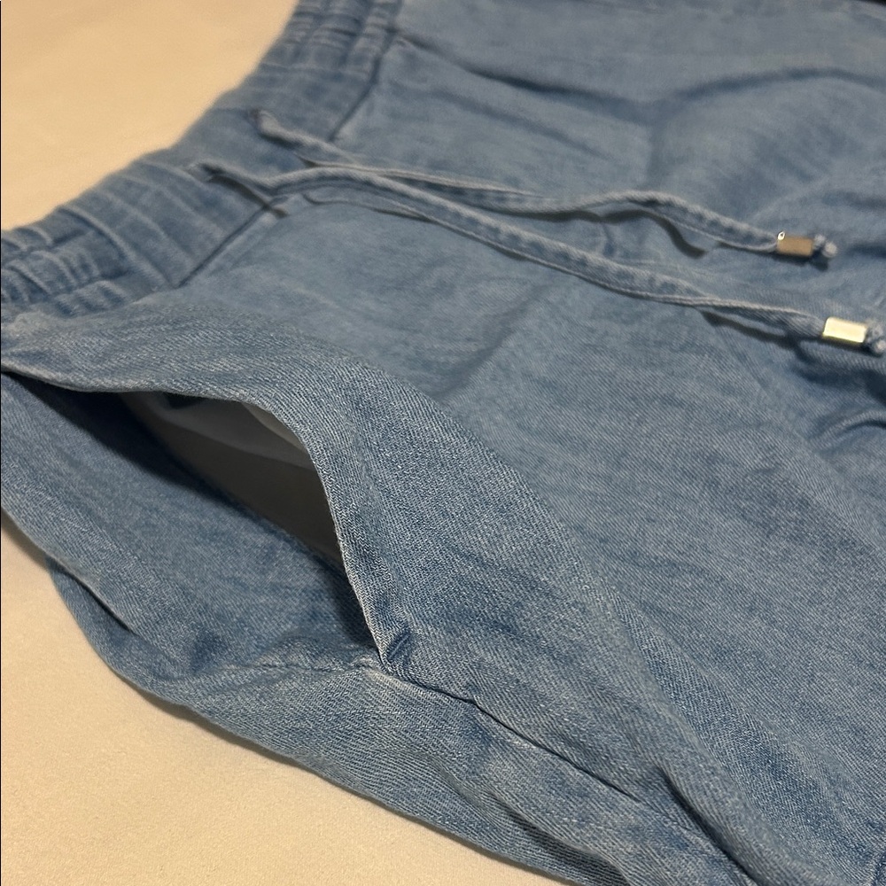 Shorts - Picture 4 of 4